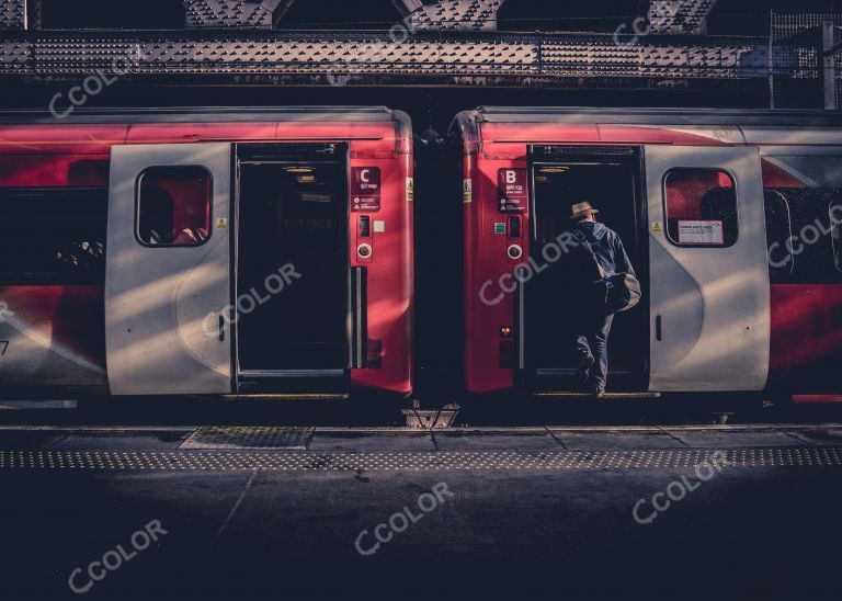火车，光影，独自，孤独，列车，动车，旅行