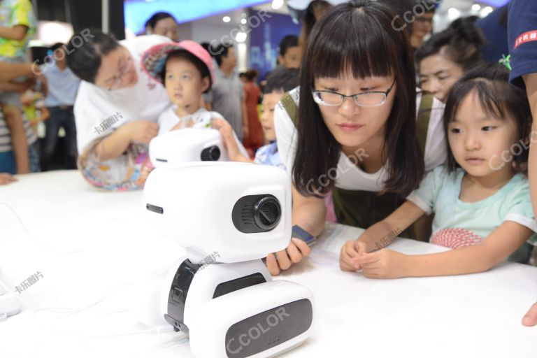 商用服务机器人 padbot机器人 2017年世界机器人大会 中国智造