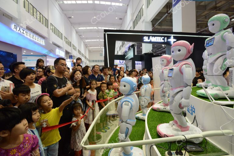 商用服务机器人 i宝机器人 人形机器人 2017年世界机器人大会 中国智造