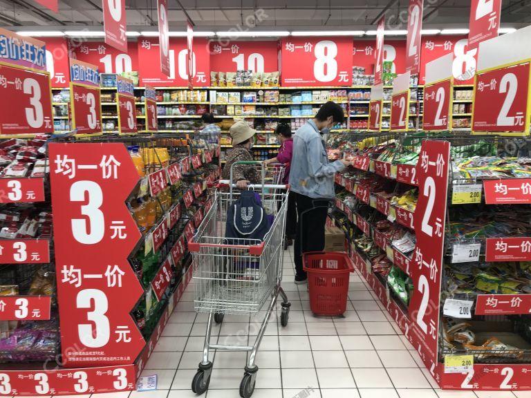 场景类:新冠疫情防控期间的北京家乐福超市