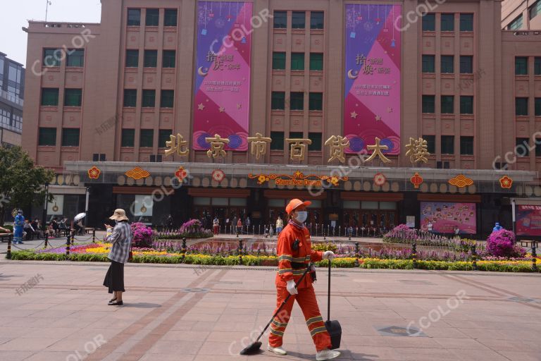 场景类：疫情期复苏的北京商业街，王府井大街