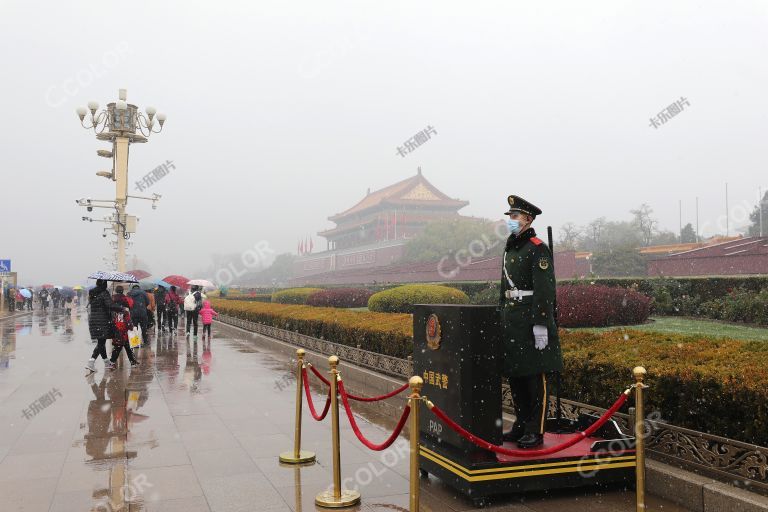 新闻类：小雪中的天安门广场，2020北京初雪