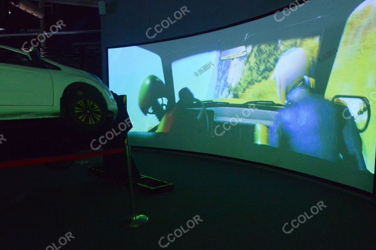  模拟车辆翻滚体验系统，2023北京国际服务贸易会