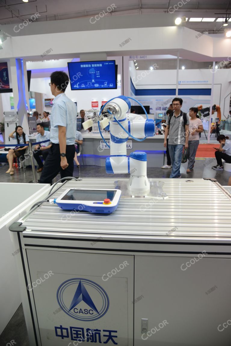 关节手臂机器人 中国航天 2018年世界机器人大会