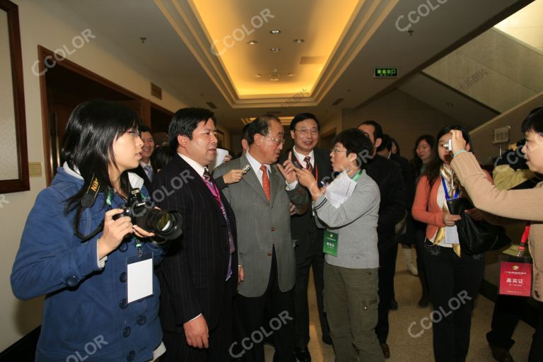 时任卫生部副部长、党组书记高强接受采访 2008全面小康论坛