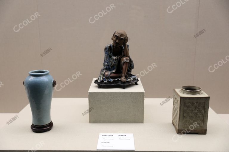 蓝釉罗汉像---香港收藏家杨佺捐赠 新中国成立70周年流失文物回归成果展
