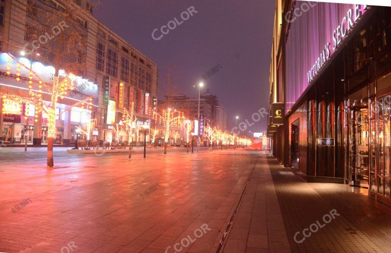 场景类：疫情防控期的商业街，王府井大街夜景