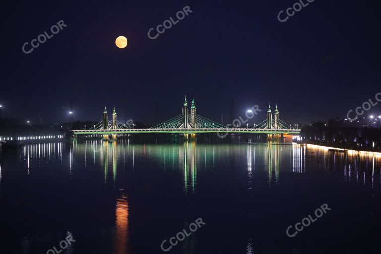 风光类：运河大桥上的圆月，仲秋节