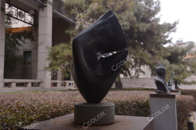 城市雕塑：波浪钳（作者：安东尼.彭赛），中国美术馆雕塑园