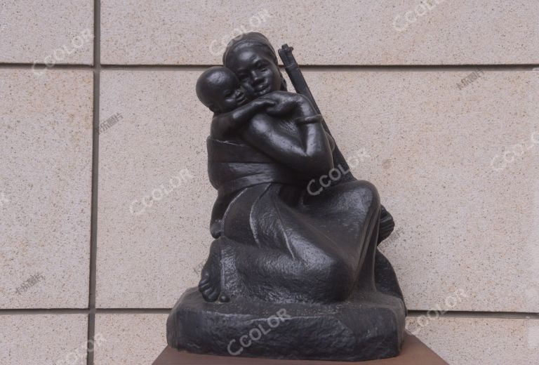 城市雕塑：非洲母亲（作者：龙续理），中国美术馆雕塑园