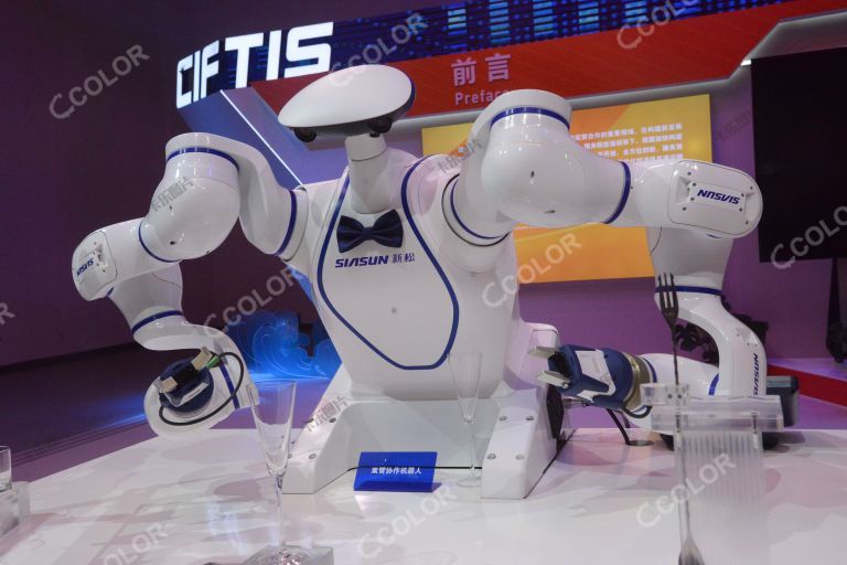 服贸成果展，国内首台双臂协作式机器人亮相2022服贸会