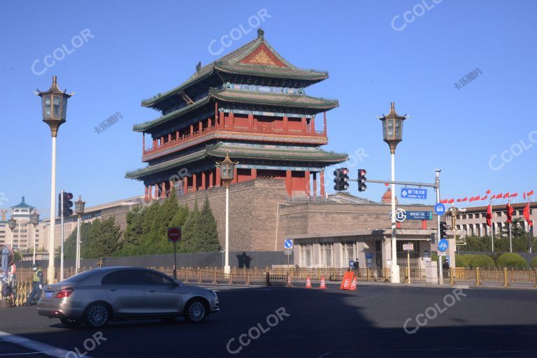十月的北京，朝阳中的前门城楼