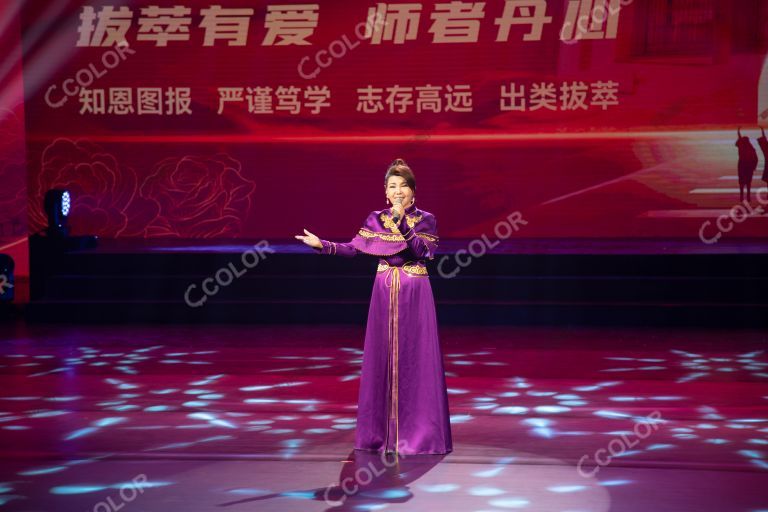 中国流行民族女歌手——乌兰图雅