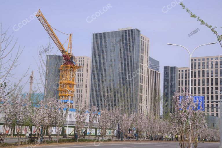 城市副中心通州，北运河商务区建设工地春季场景