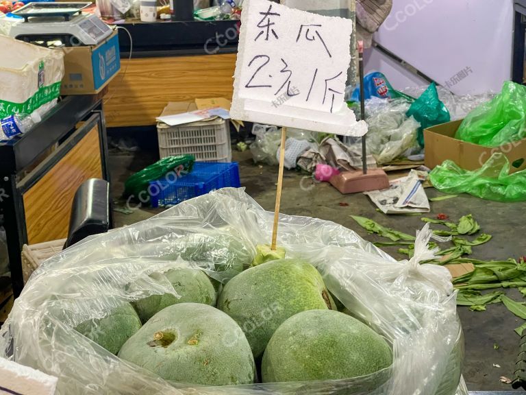 菜市场售卖冬瓜